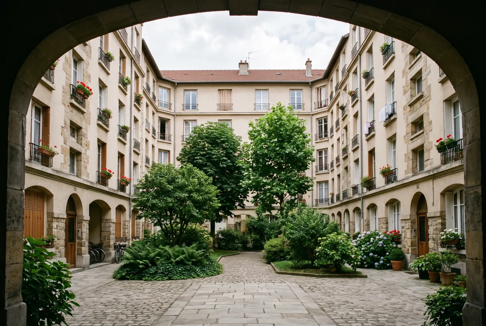 Cour intérieure d'un immeuble à Fontenay-sous-Bois